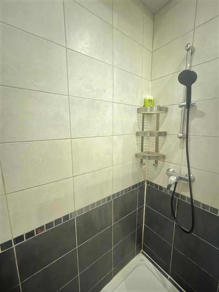 2 Pieces Confort Vieux Cours Saleya Proche Commerces Et Appartamento Nizza